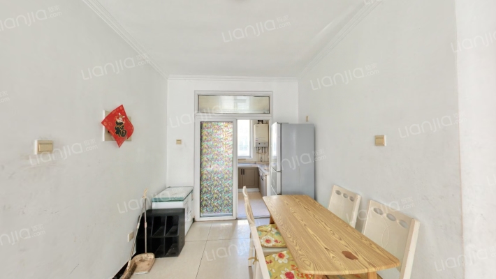 中间楼层，南北通透三居室，满五唯一-餐厅