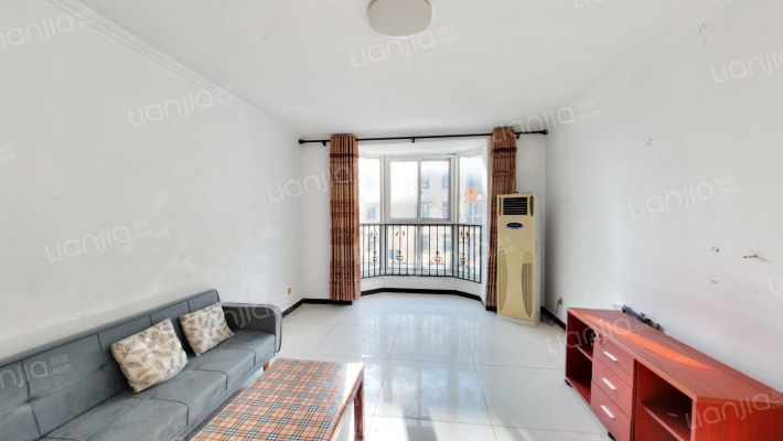 中间楼层，南北通透三居室，满五唯一-客厅