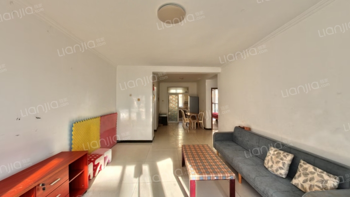 中间楼层，南北通透三居室，满五唯一-客厅