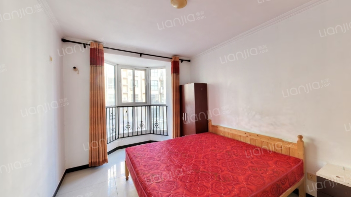 中间楼层，南北通透三居室，满五唯一-卧室A