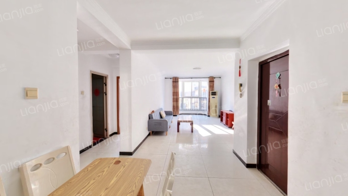 中间楼层，南北通透三居室，满五唯一-餐厅