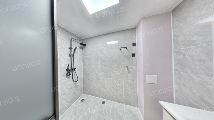 房子中间楼层，户型方正，带装修拎包入住-卫生间