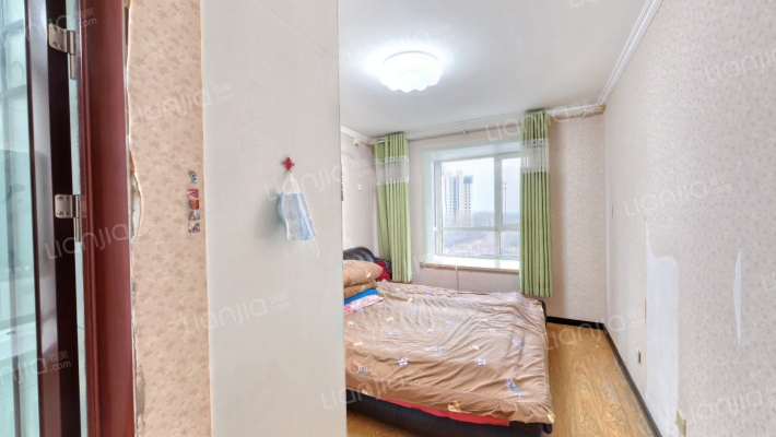 出售天地新城南北通透三居双卫 中高楼层采光无遮挡-卧室C