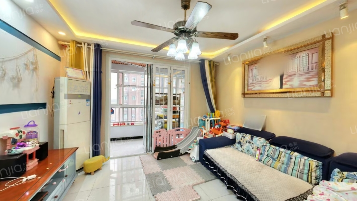 出售天地新城南北通透三居双卫 中高楼层采光无遮挡-客厅