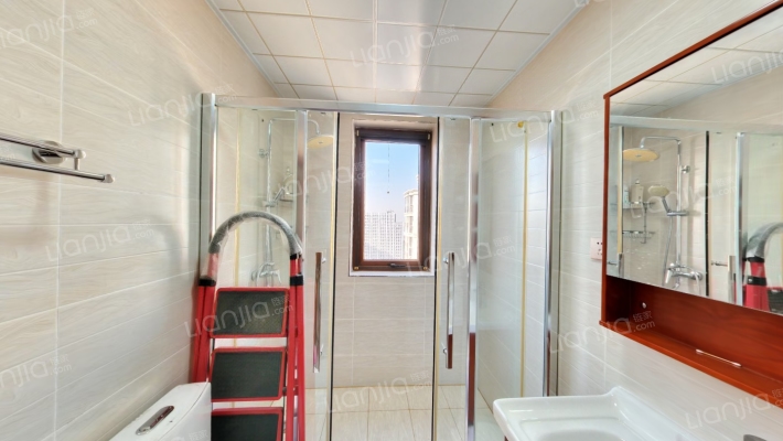 南北通透大三居居室，改善的选择，有本，随时交易-卫生间B