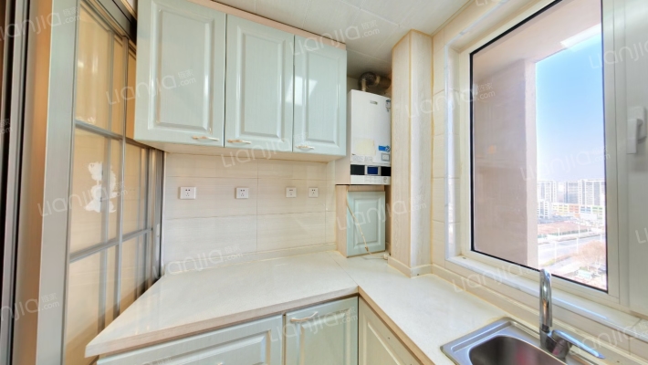 狮子城南北通透大三居室精装修拎包入住-厨房