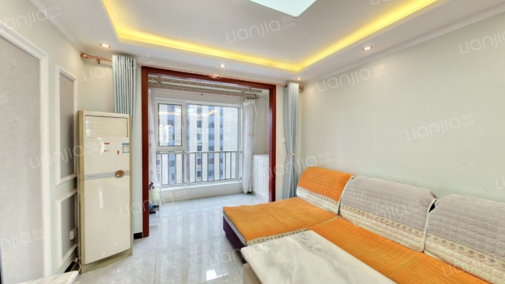 狮子城南北通透大三居室精装修拎包入住-客厅