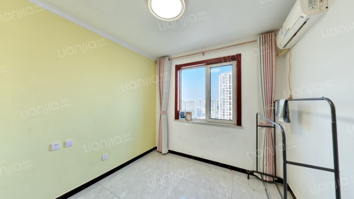 狮子城南北通透大三居室精装修拎包入住-卧室C