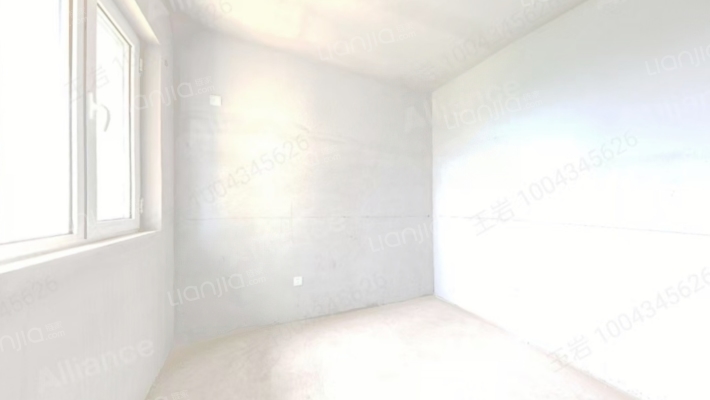 此房是南向两居室，中间层，采光视野好，房本满二-卧室A