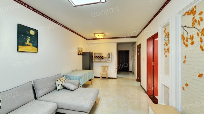 精装修，户型格局方正，视野采光好-客厅