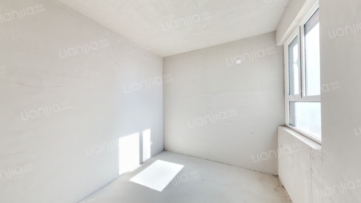 中层 满二 毛坯 价格可议 朝南大两居 小区南侧-卧室A