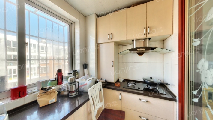 开发区 集中供暖 南北通透大三居双卫户型-厨房