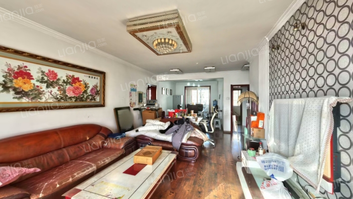 开发区 集中供暖 南北通透大三居双卫户型-客厅