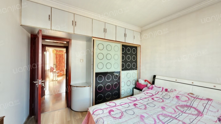 开发区 集中供暖 南北通透大三居双卫户型-卧室A