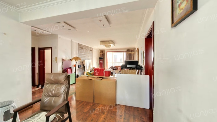 开发区 集中供暖 南北通透大三居双卫户型-客厅