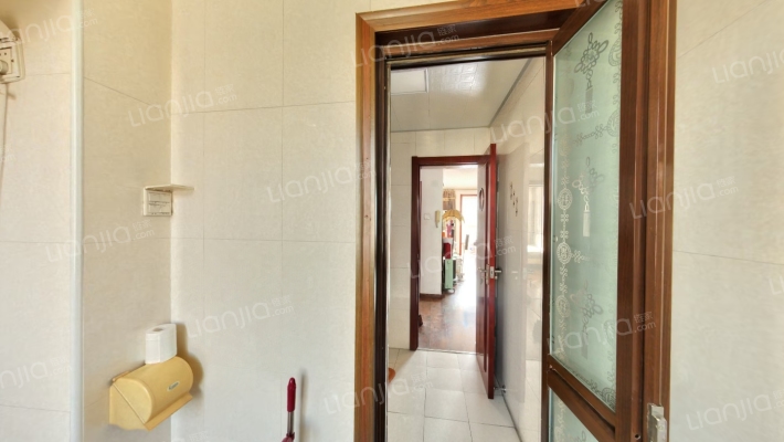 开发区 集中供暖 南北通透大三居双卫户型-卫生间A