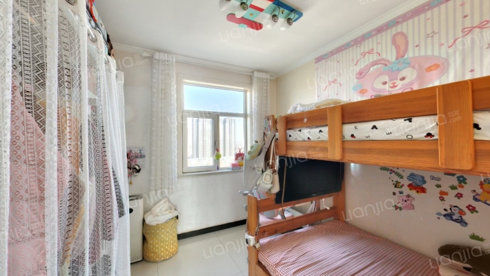 ：房本满五，中高楼层，采光视野好自住精装修-卧室B