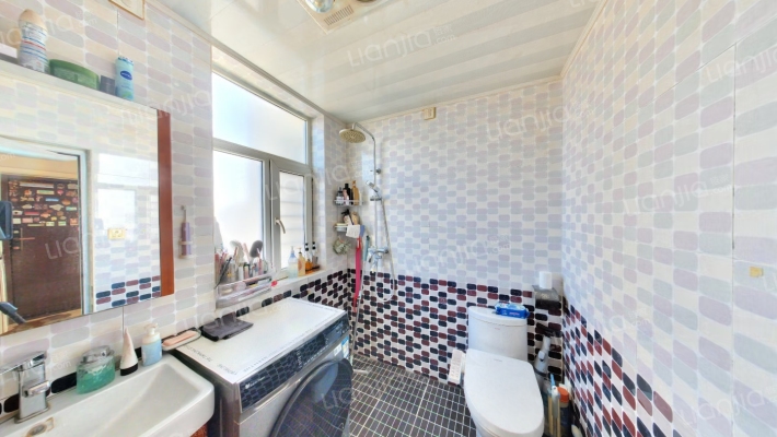 ：房本满五，中高楼层，采光视野好自住精装修-卫生间