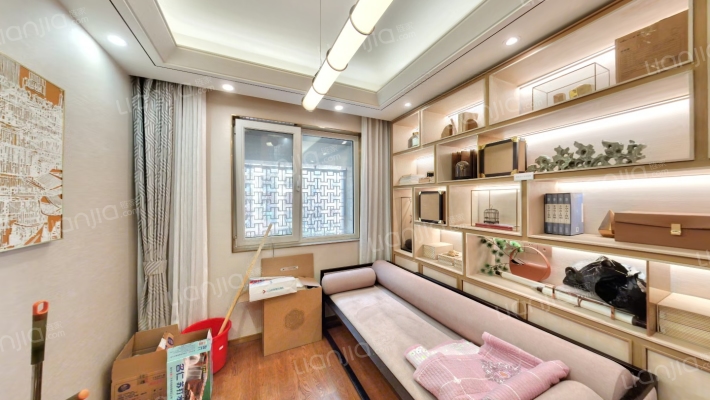 德信御府精装修南北通透的三居室-卧室C