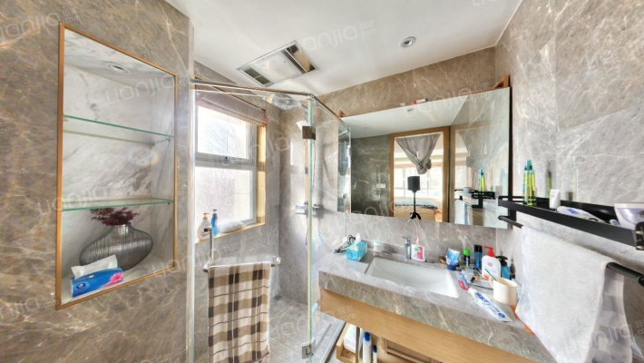 德信御府精装修南北通透的三居室-卫生间B