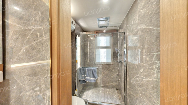 德信御府精装修南北通透的三居室-卫生间A