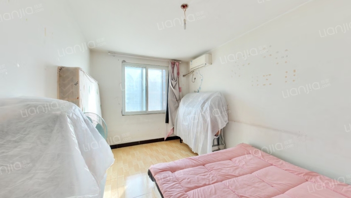 房子集中供暖，房本满二，房主诚意出售。-卧室