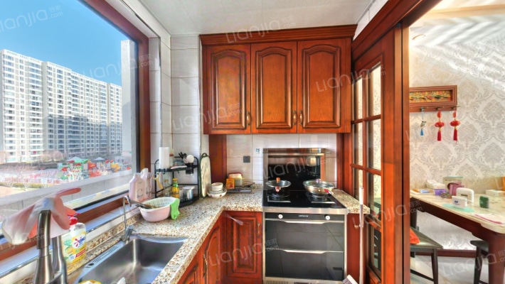 医院旁  品质社区，全天采光 精装三居室-厨房