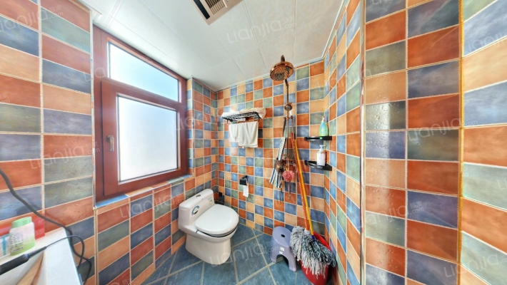 医院旁  品质社区，全天采光 精装三居室-卫生间B