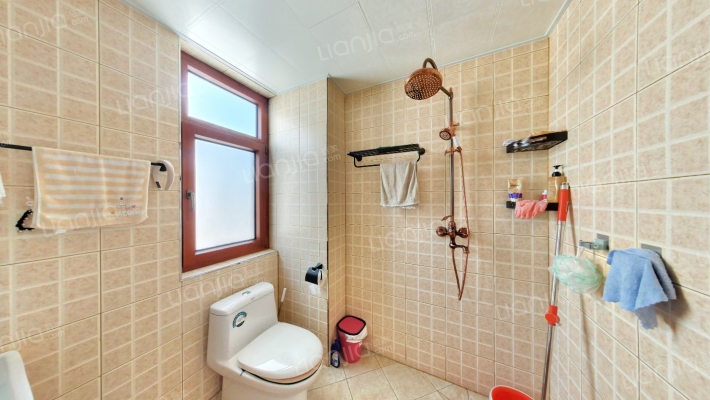 医院旁  品质社区，全天采光 精装三居室-卫生间A