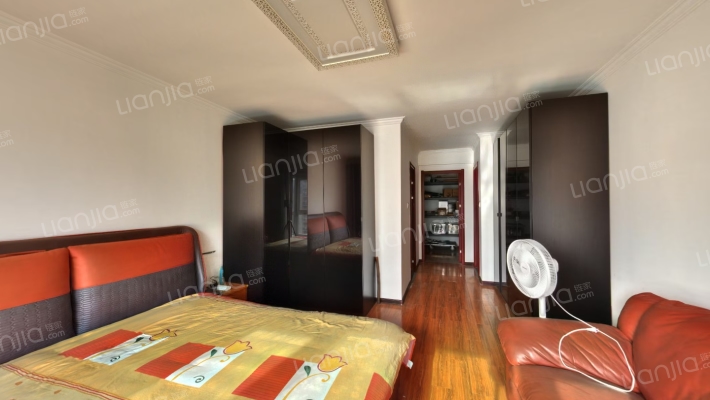 钢混结构，板楼，中间楼层，有电梯，南北通透-卧室A