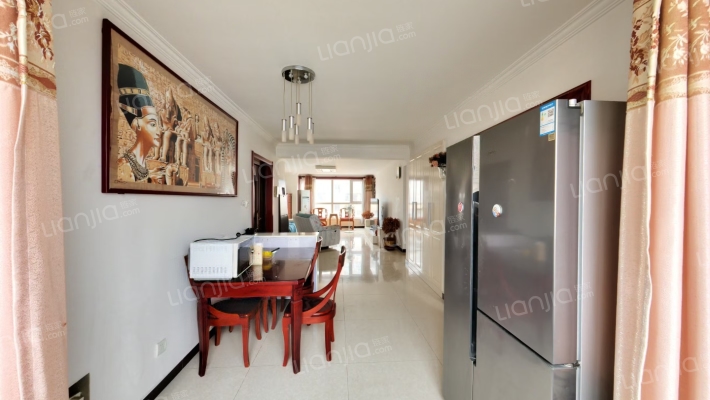 钢混结构，板楼，中间楼层，有电梯，南北通透-餐厅