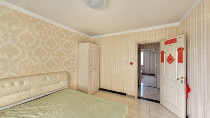 房子为精装修 业主自住标准 房本满五-卧室B