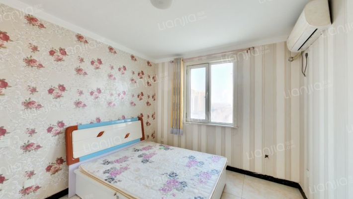 房子为精装修 业主自住标准 房本满五-卧室A