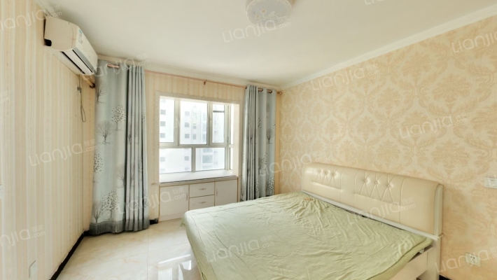 房子为精装修 业主自住标准 房本满五-卧室B