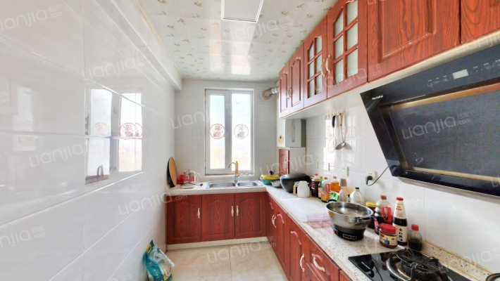 房子为精装修 业主自住标准 房本满五-厨房