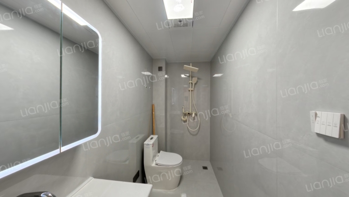 凯旋门三居 精装未住 全新家具家电 拎包入住-卫生间