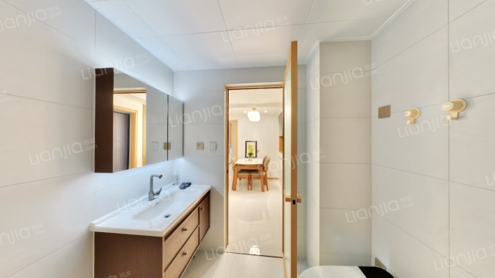 南向两居改三居精装修 拎包入住，楼层好，采光好-卫生间