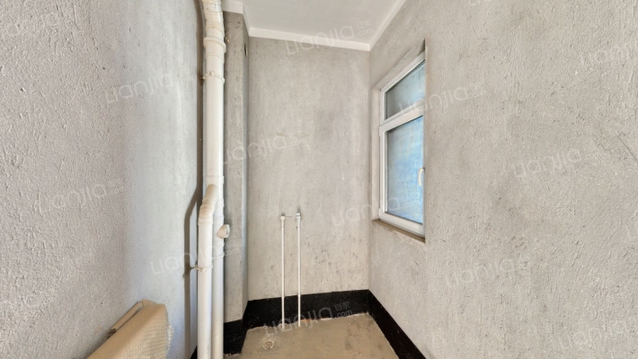 华融现代城 3室2厅 南 北-卫生间