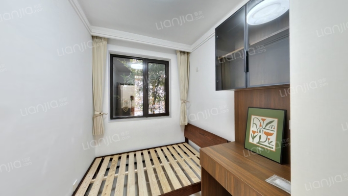 高铁新干线 3室1厅 南-卧室B