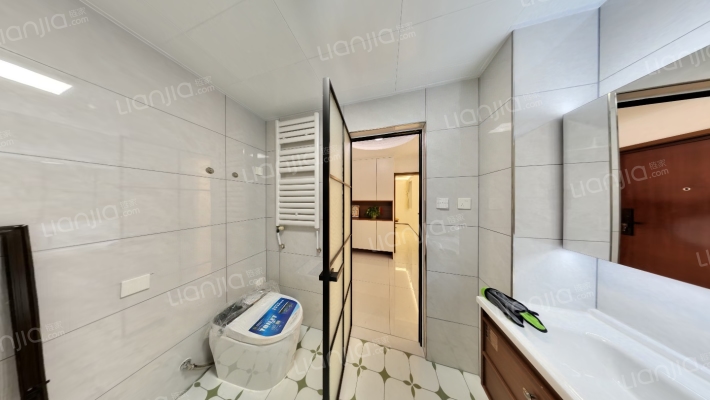 高铁新干线 3室1厅 南-卫生间