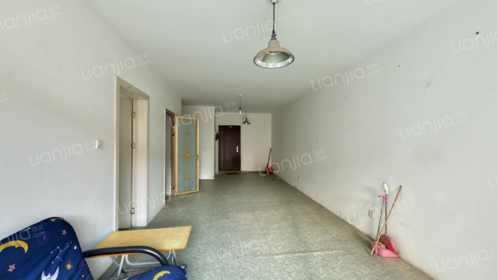 一层带花园 采光好 户型方正 房本满五年-客厅