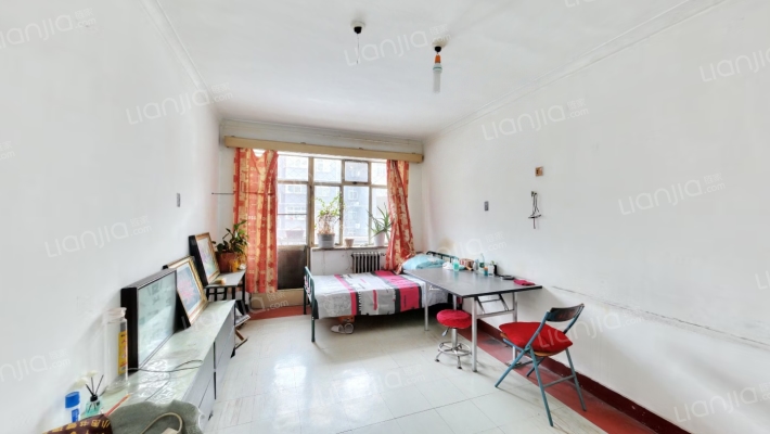 范阳路矿山局中间好楼层，南北通透大两居-客厅