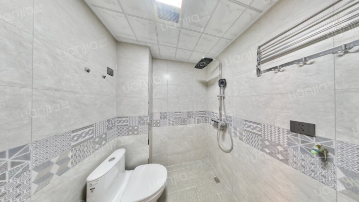 精装修全南两居  中间楼层   前排无遮挡-卫生间