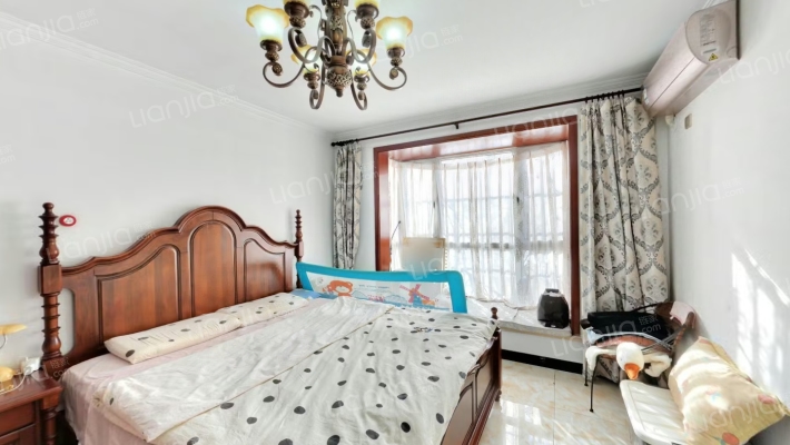 钢混结构 南北通透板楼 一层 带小院 距高铁站近-卧室A