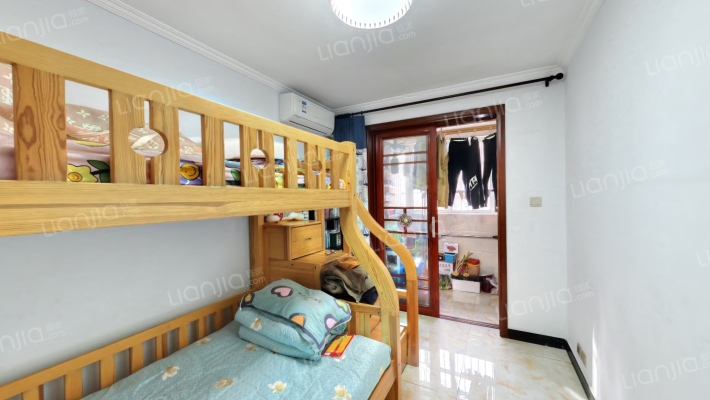 钢混结构 南北通透板楼 一层 带小院 距高铁站近-卧室C