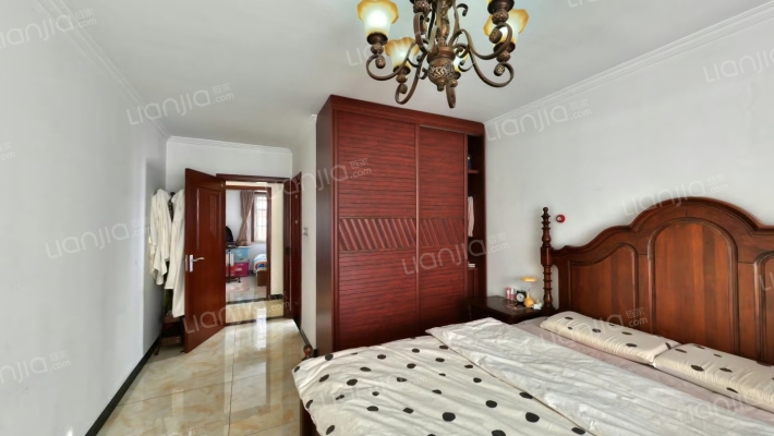 钢混结构 南北通透板楼 一层 带小院 距高铁站近-卧室A