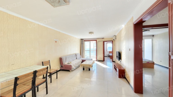 范阳中路好位置 公园对过电梯房 纯南向两居出售-客厅