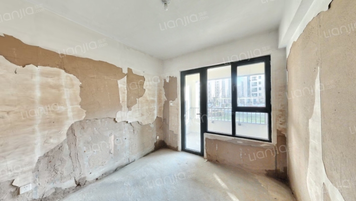 中冶一期，集中供暖，南北通透三居室，中低楼层-卧室C