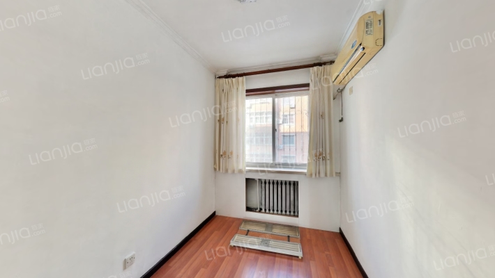 临双语近东兴南街  大社区 集中供暖 南北通透三居出售-卧室C