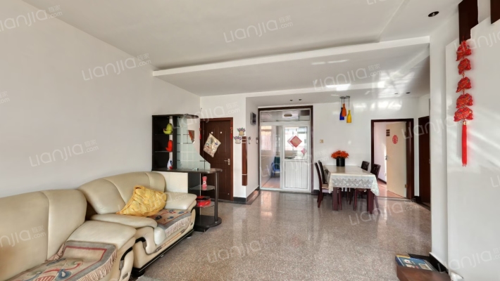 临双语近东兴南街  大社区 集中供暖 南北通透三居出售-客厅